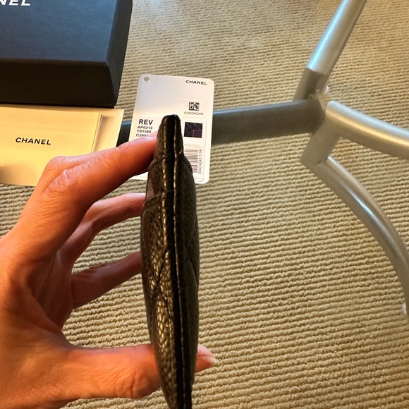 CHANEL Quilted Black Card Holder - Picture 4 of 16